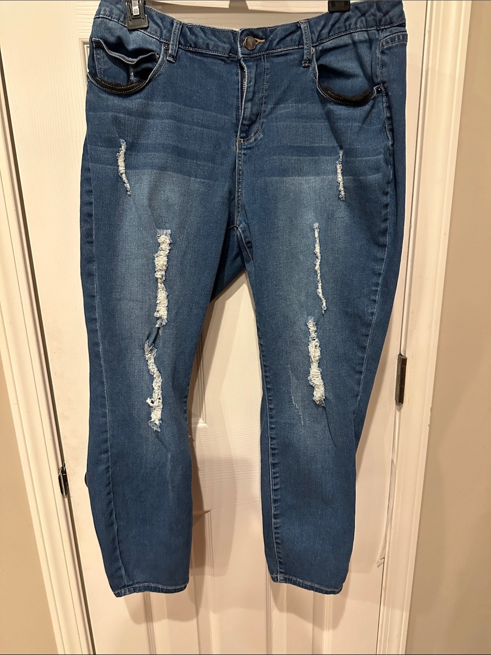JustFab Blue Distressed Cropped Women's Jeans